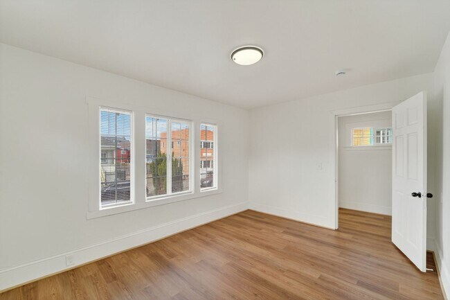Building Photo - 4114 E 17th St