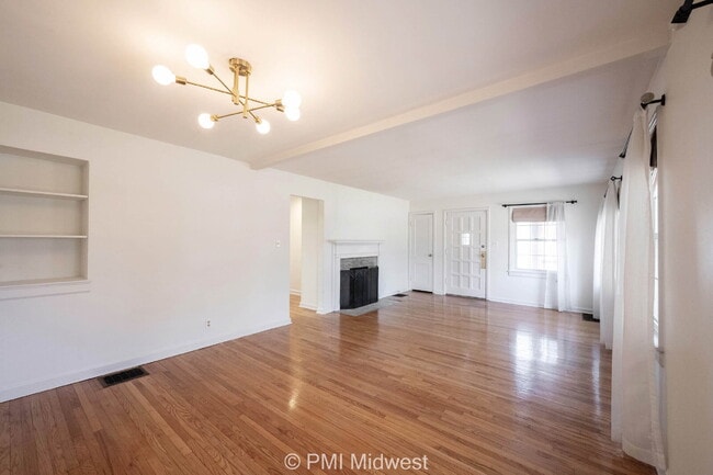 Building Photo - "Charming 2-Bedroom Duplex with Cozy Fireplace on Washington Blvd – Your Ideal Indianapolis Retre...