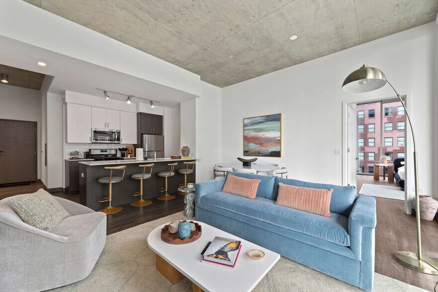 Primary Photo - 60 E Randolph St