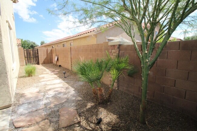 Building Photo - 3808 E Flower Ct
