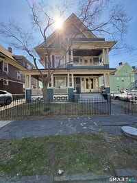 Building Photo - 689 Maplewood Ave