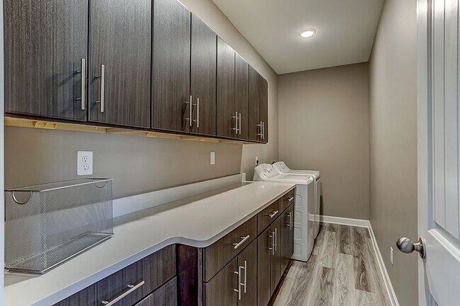 Building Photo - Roommate Housing Near the University of Memphis – Limited-Time Move-In Special