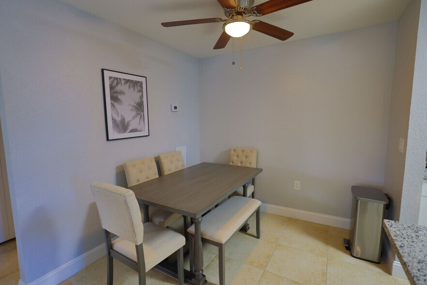 Dinning area - 8933 Manor Loop