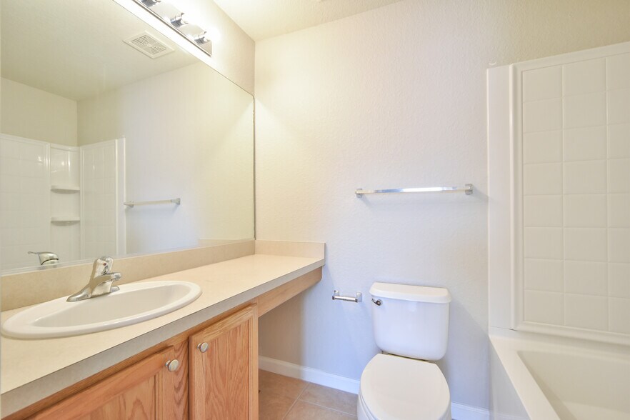 Building Photo - 4490 SW 49th Ave