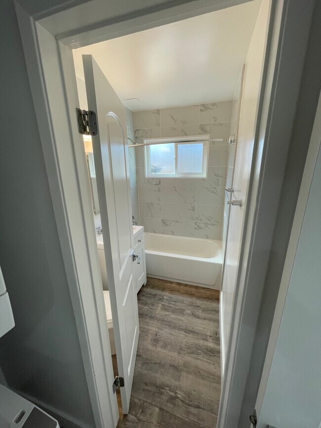 Building Photo - 1323 12th St