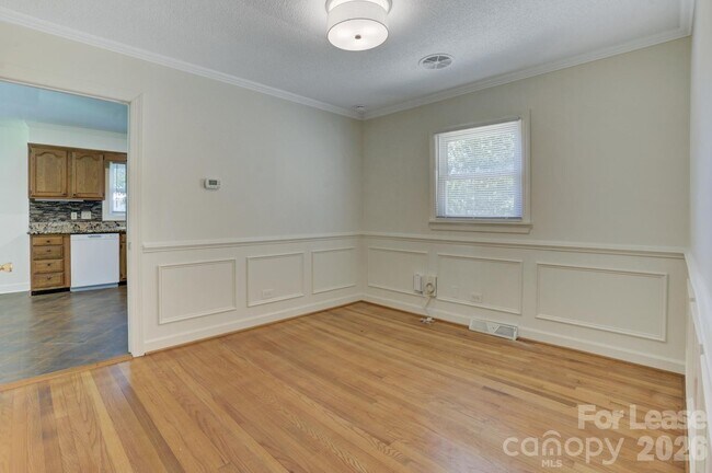 Building Photo - 121 Marshdale Ave SW