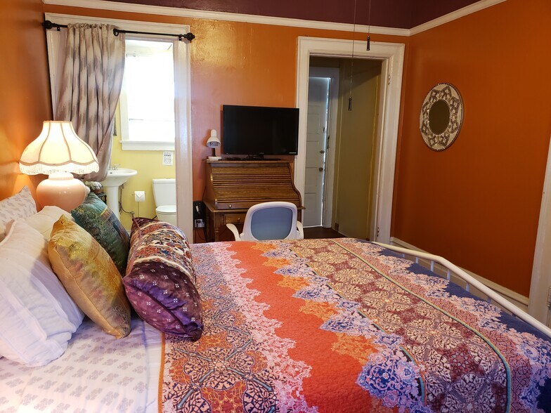 Moroccan Room $1475 - 2374 Mission Inn Ave