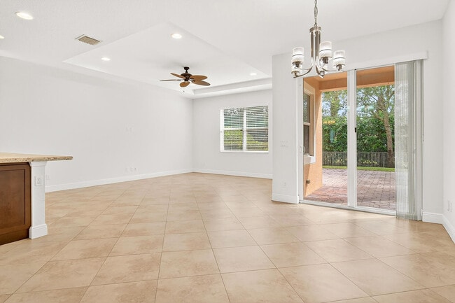 Building Photo - 4527 Cadiz Cir