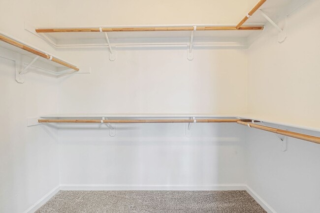 Building Photo - 1,331 sq ft with 2 on-suite bedrooms and o...