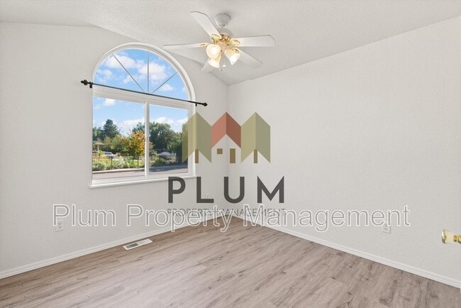 Building Photo - 5449 Golf Dr