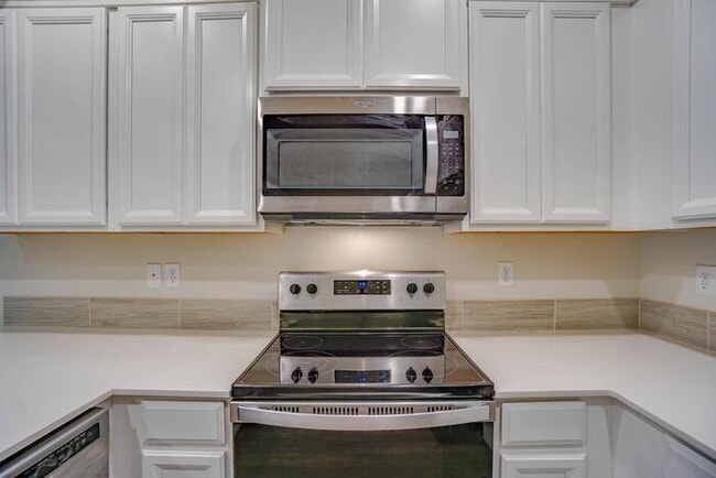 Building Photo - 5824 NE 80th Ct