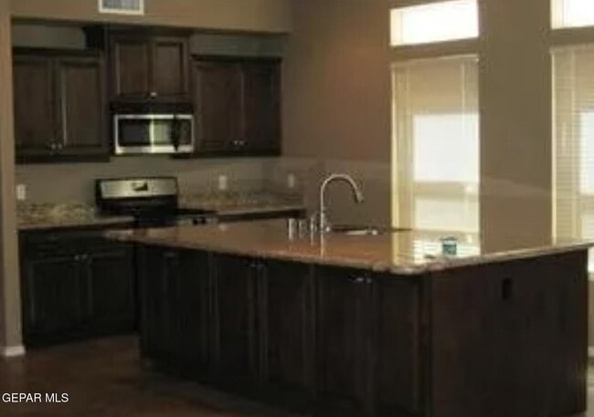 Building Photo - 537 Green Village Ct