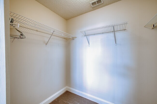 Building Photo - 5551 Bentgrass Dr