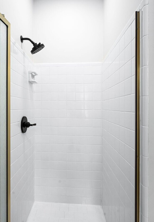 Building Photo - Charming 2BR/2BA condo in Green Hills!
