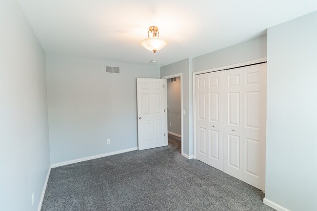 Building Photo - 3334 Cummings Ave