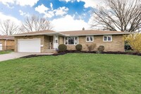 Building Photo - 5705 Skyline Dr