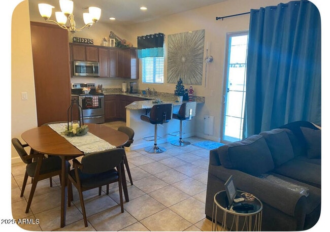 Building Photo - 1367 S Country Club Dr
