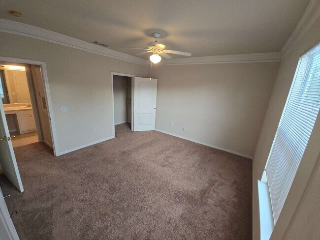 Building Photo - "Charming 1-Bedroom Condo Retreat in Tampa's Serene Villa View Circle"