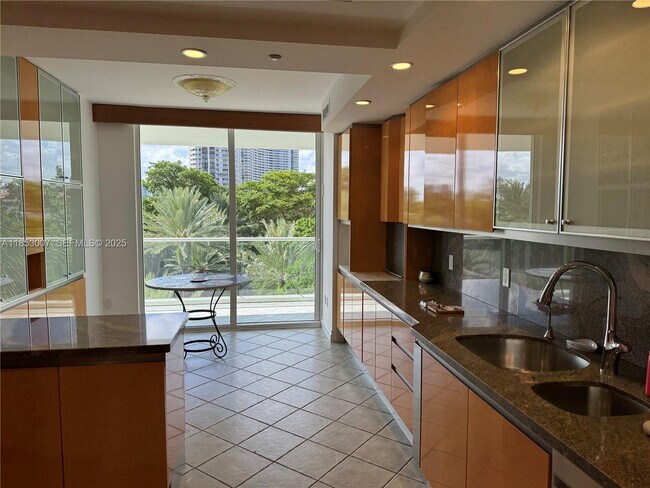 Building Photo - 2600 Island Blvd