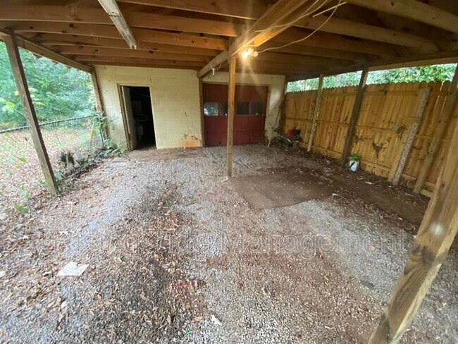 Building Photo - 939 Catherine St