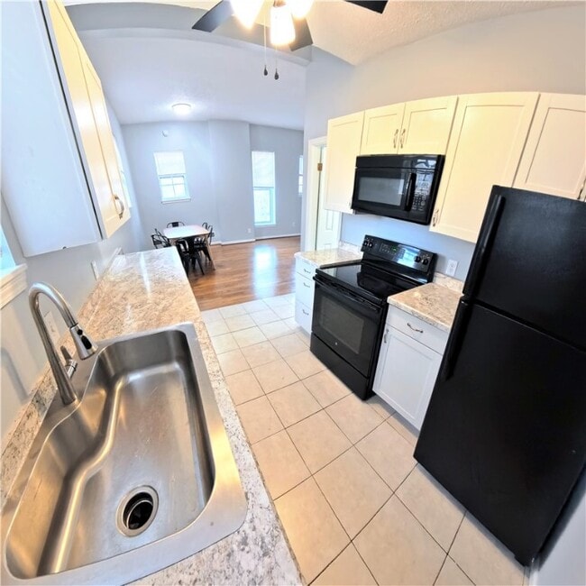 Building Photo - 14 Atkinson St