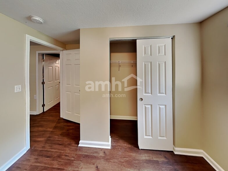 Building Photo - 5505 Dietrich Ave