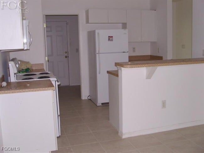 Building Photo - 551 Genoa Ave S