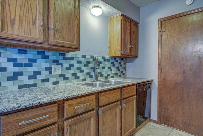 Building Photo - 3200 W Britton Rd