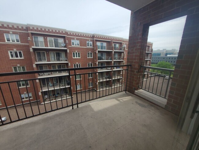 Building Photo - 5000 Oakton St