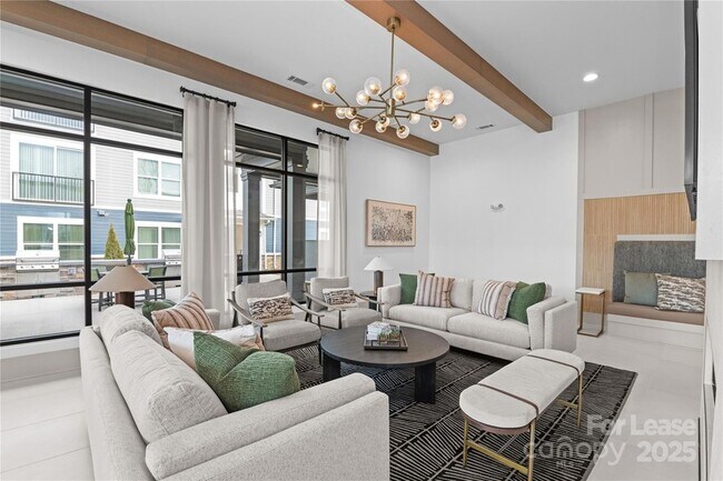 Building Photo - 2546 Perimeter Pointe Pkwy