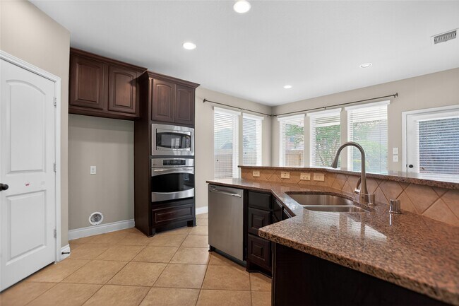 Building Photo - 6535 Arroyo Springs Ln