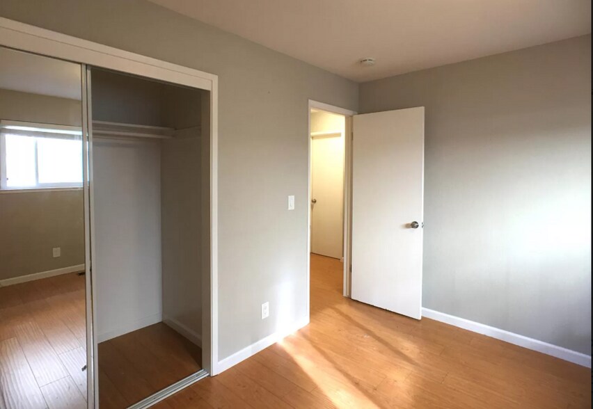 Building Photo - 994 Westlynn Way