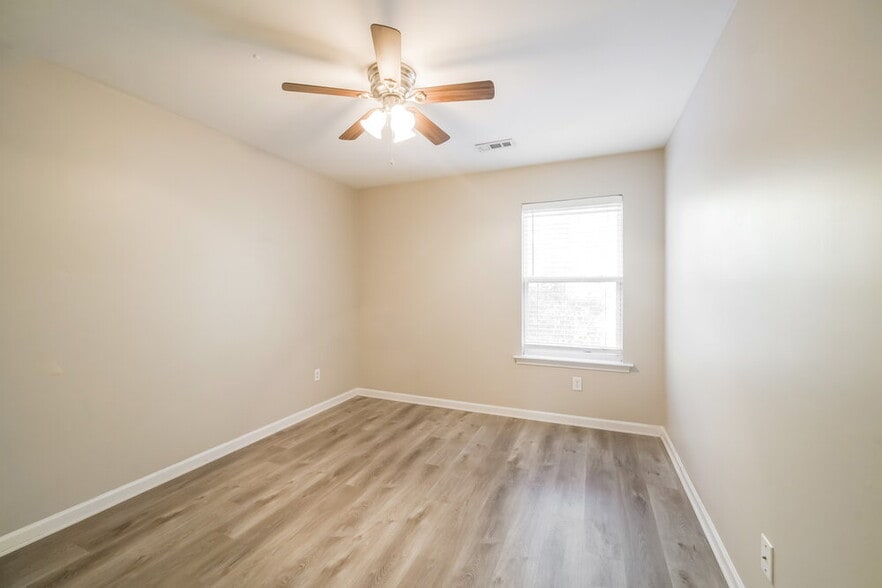 Building Photo - 50 Brookview Dr