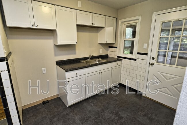 Building Photo - 9650 Cutler Dr