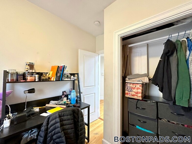 Building Photo - 836 Huntington Ave