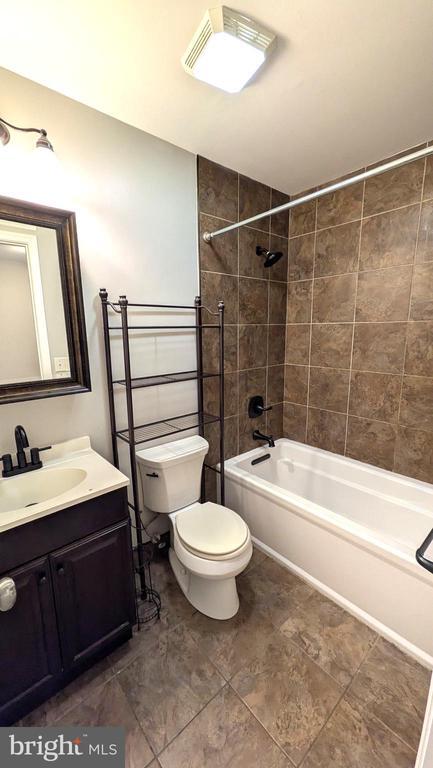 Building Photo - 1517 Winterberry Dr