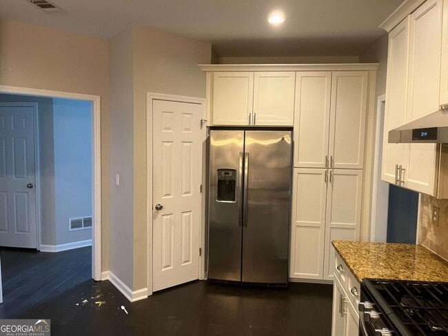 Building Photo - 2400 Rose Walk Dr