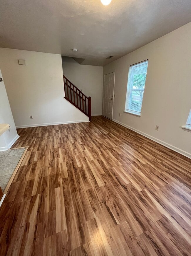 Building Photo - Rutherford 3 Bedroom 3 Bath with Den Town House