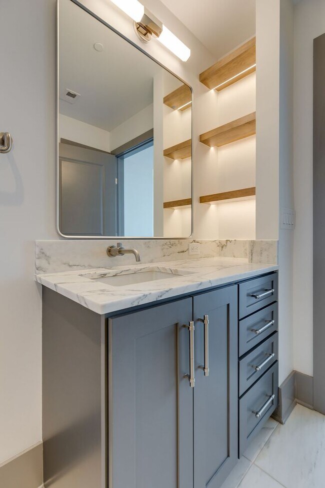 Building Photo - 2 Bedroom Luxury Condo w/ Exquisite Design and World-class Service