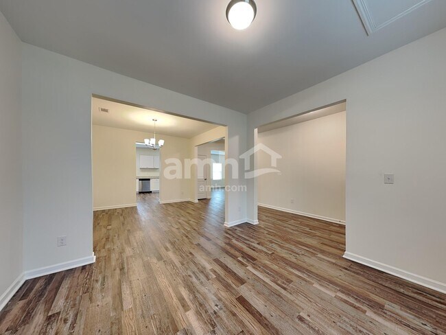 Building Photo - 290 Maxton Ave