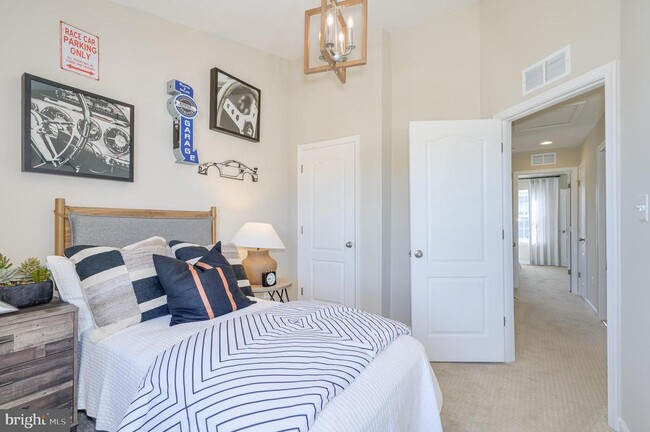 Building Photo - 201 Hillsdale Pl