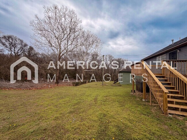 Building Photo - Updated Three Bedroom Two Bath Rental!