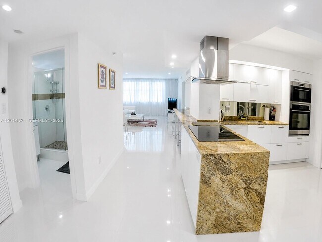 Building Photo - 6917 Collins Ave