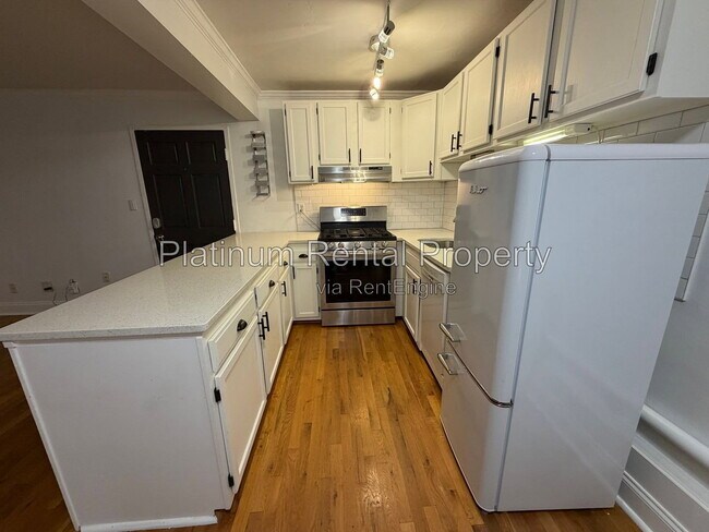 Building Photo - 870 Glendale Terrace NE