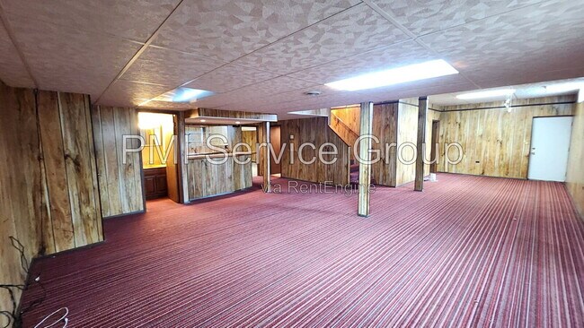 Building Photo - 7749 Lyman Ave