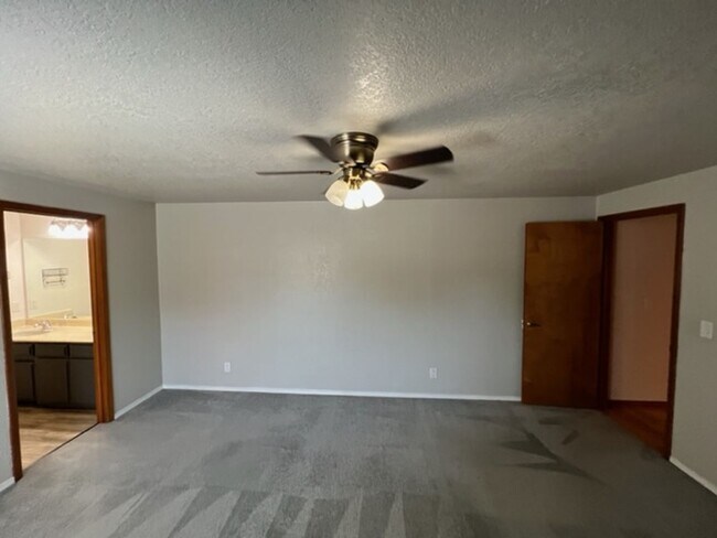 Building Photo - SINGLE LEVEL HOME W/ MANICURED YARD WITH  ...