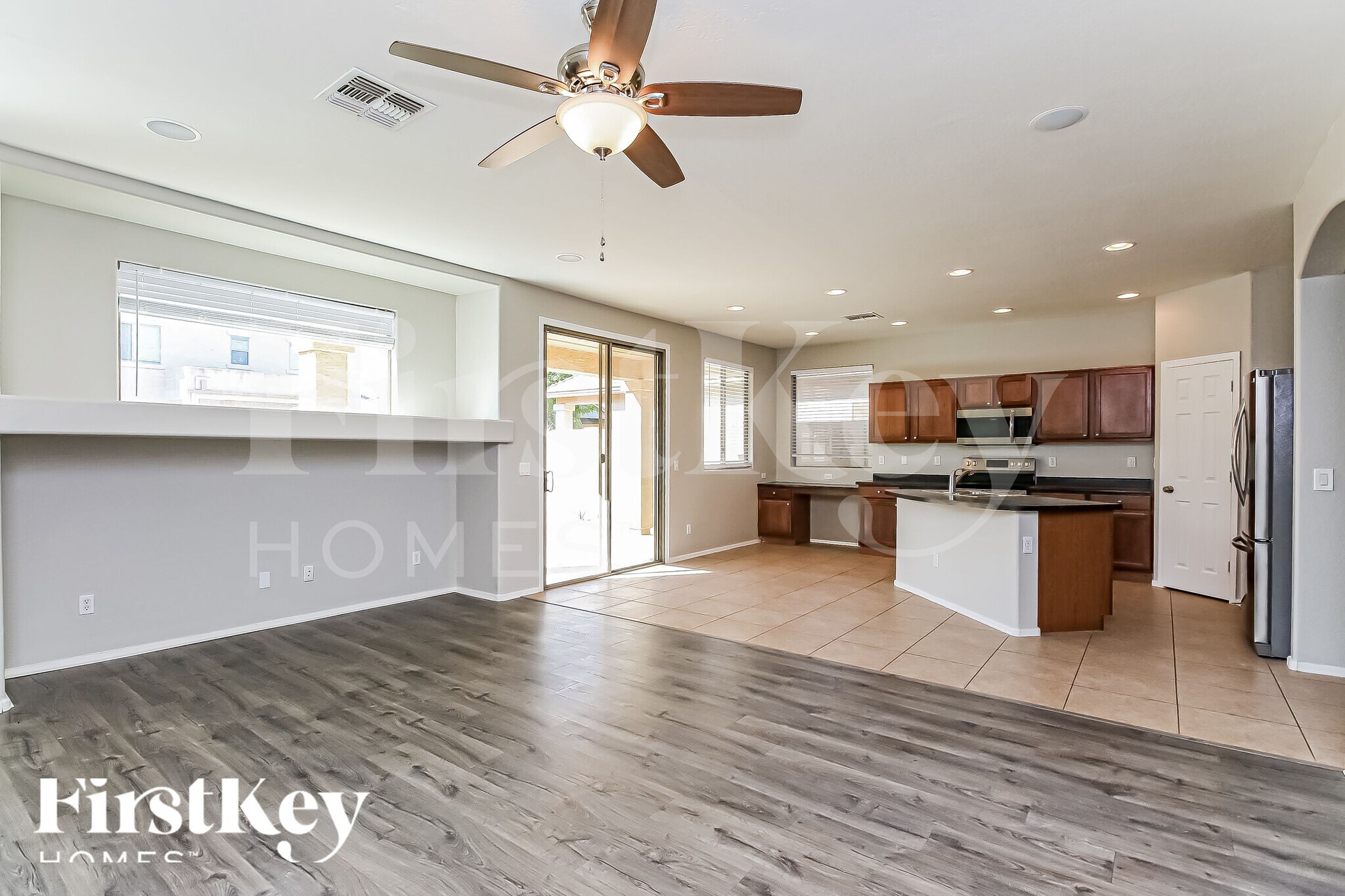 Building Photo - 725 W Desert Basin Dr