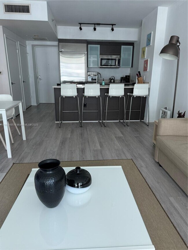 Primary Photo - 500 Brickell Ave