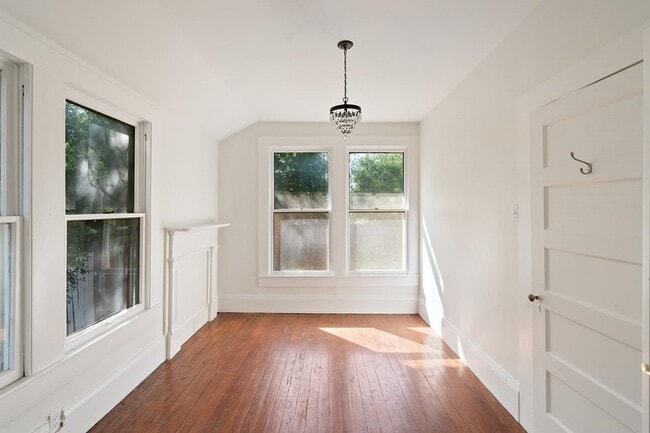 Building Photo - 603 E Losoya St