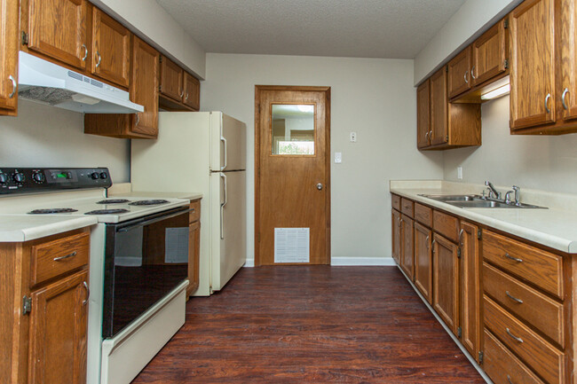 Building Photo - 4 Bedroom home fully fenced in back yard!